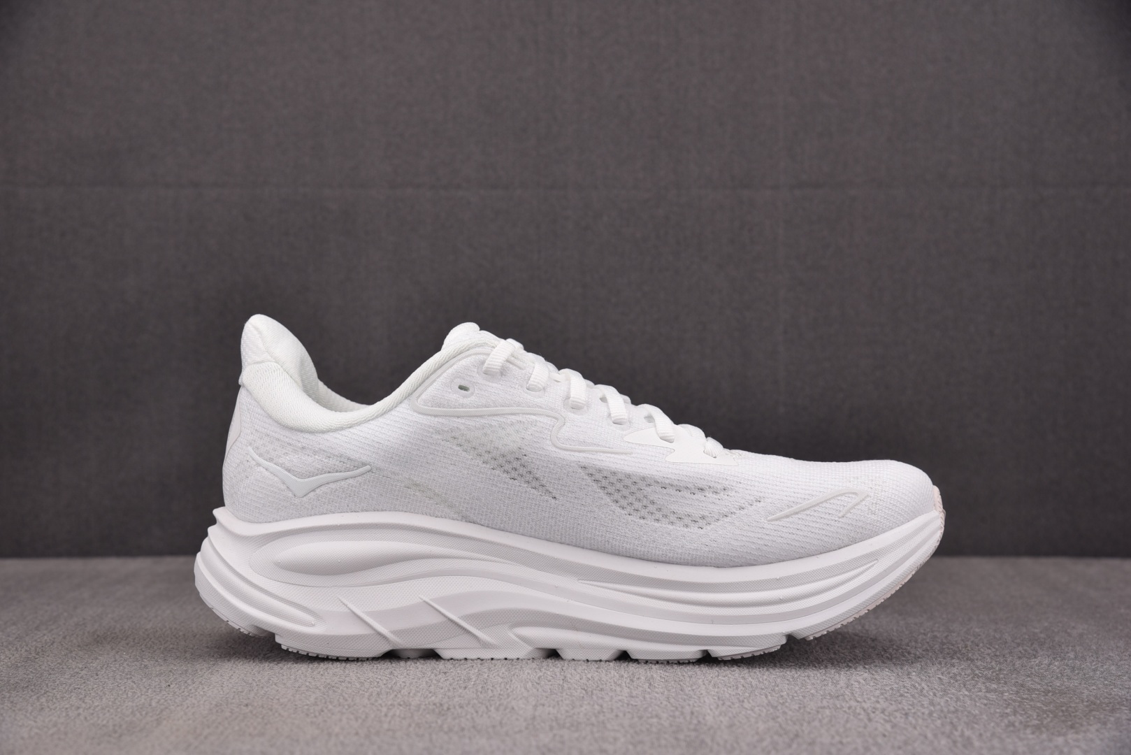Hoka 尺码36-45

纯原版出品-Hoka One One Clifton 10 White (W