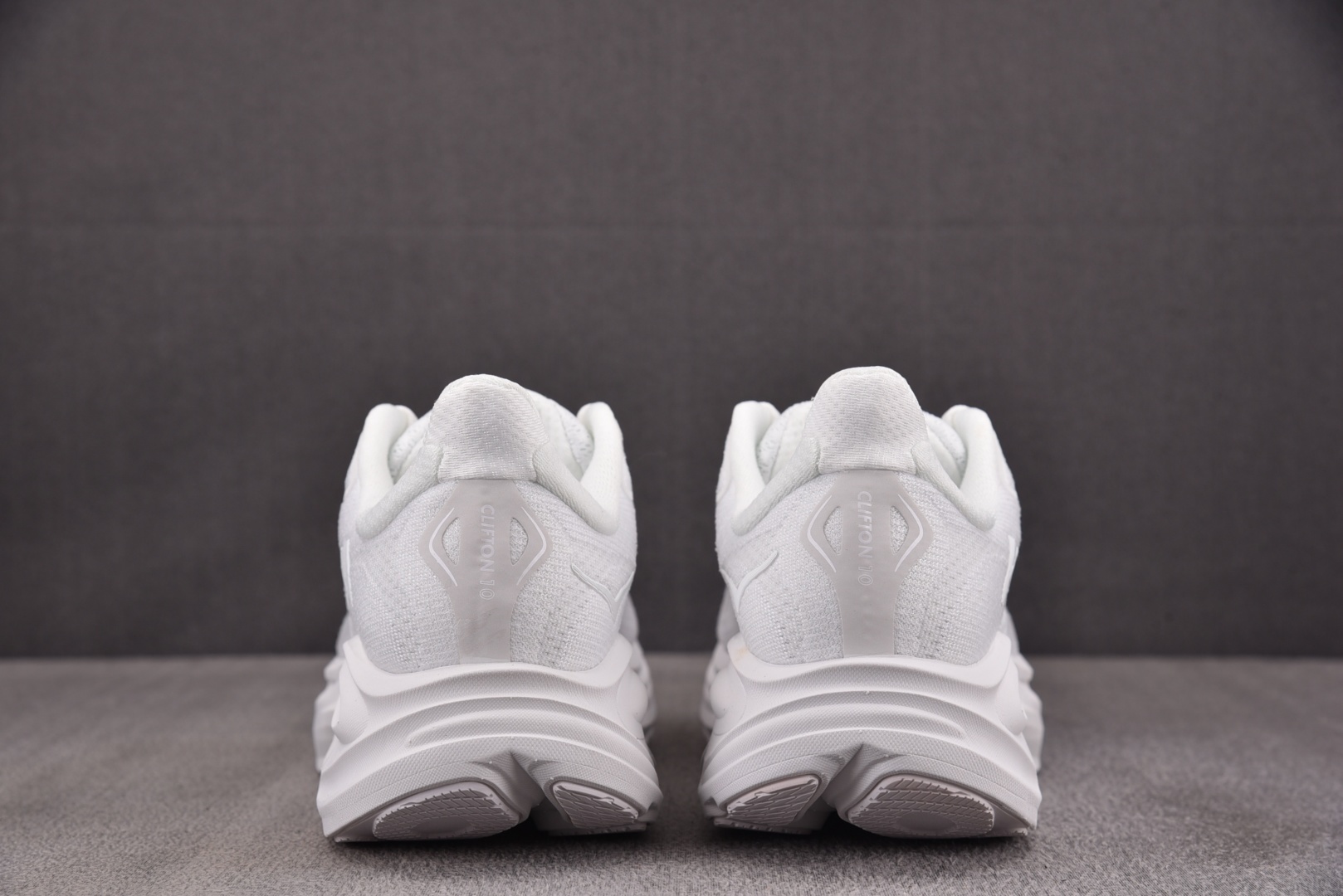 Hoka 尺码36-45

纯原版出品-Hoka One One Clifton 10 White (W