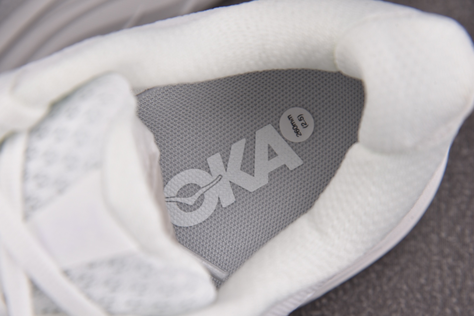 Hoka 尺码36-45

纯原版出品-Hoka One One Clifton 10 White (W