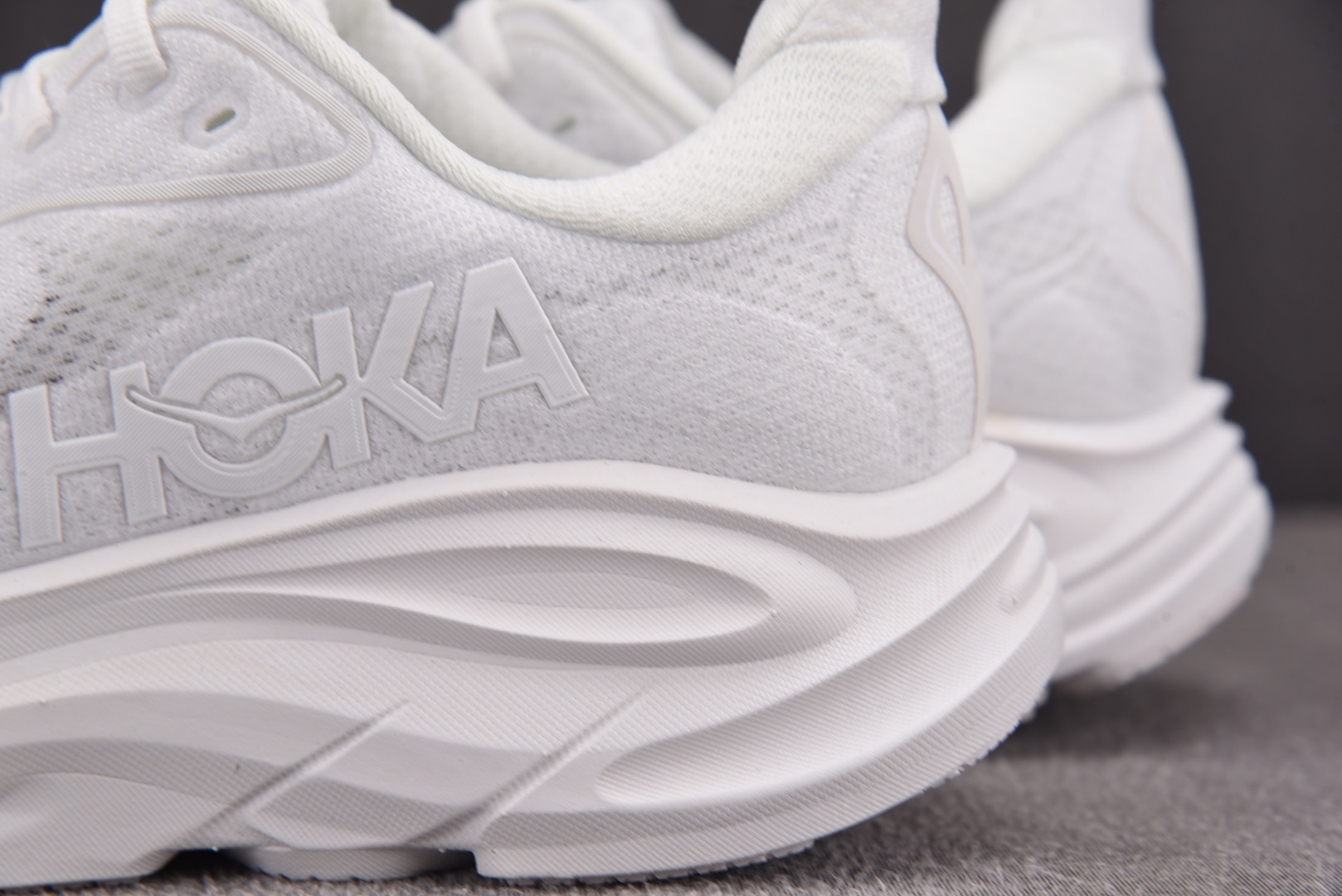 Hoka 尺码36-45

纯原版出品-Hoka One One Clifton 10 White (W