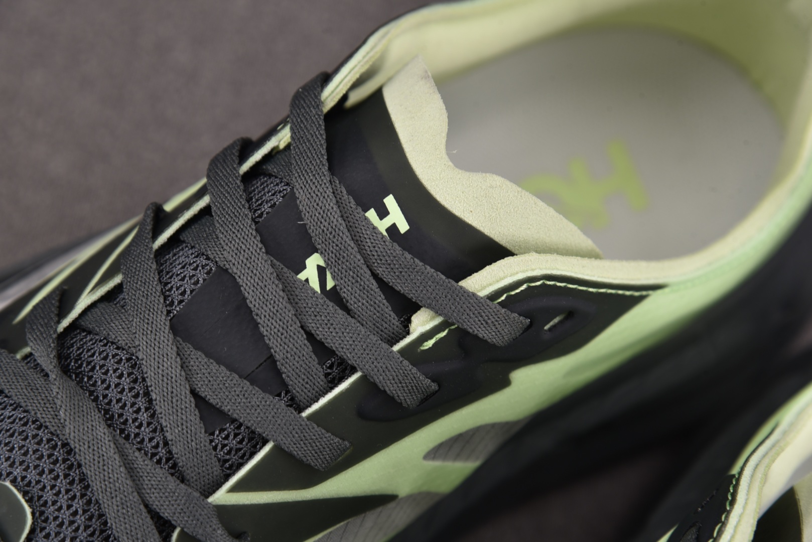 Hoka 尺码36-45

纯原版出品-Hoka One One Mafate Speed 4 Lite