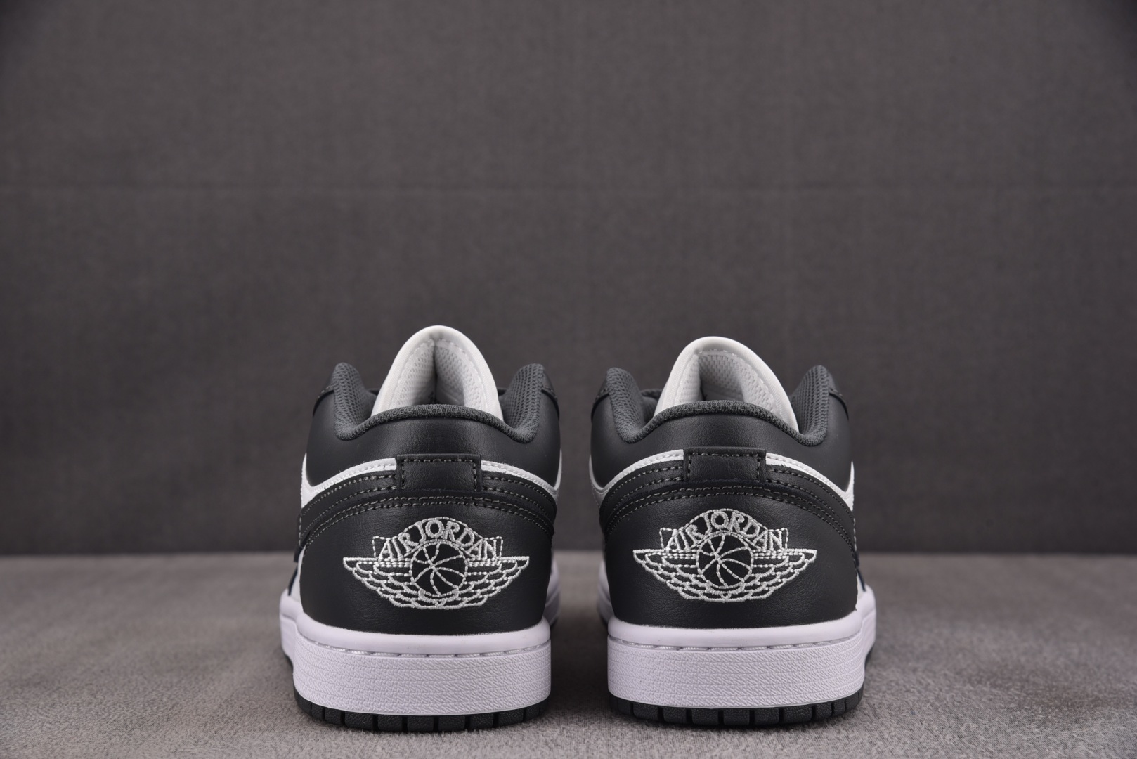 AJ1 low 尺码40-46

纯原版出品-Air Jordan 1 Low Grey White 灰