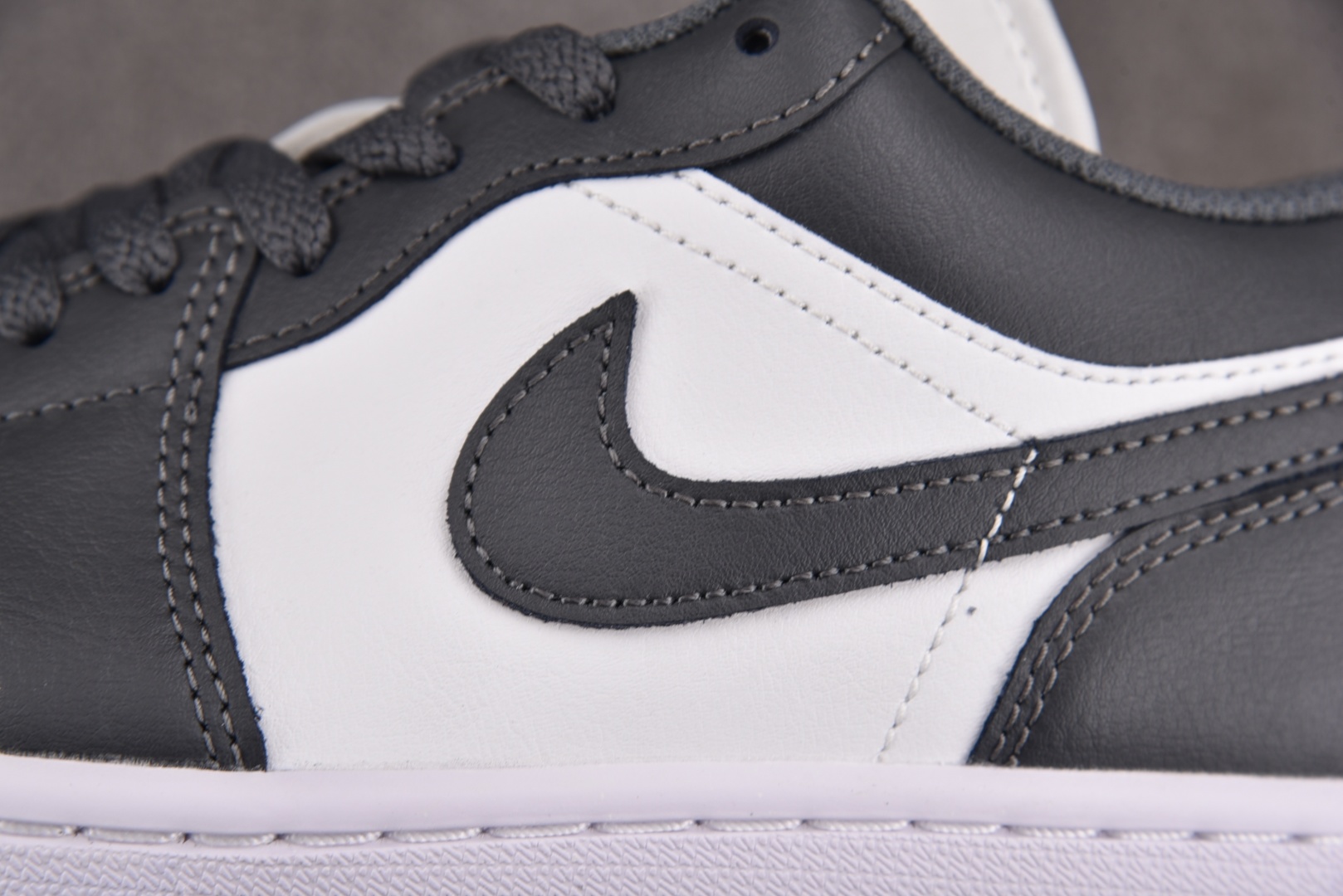 AJ1 low 尺码40-46

纯原版出品-Air Jordan 1 Low Grey White 灰