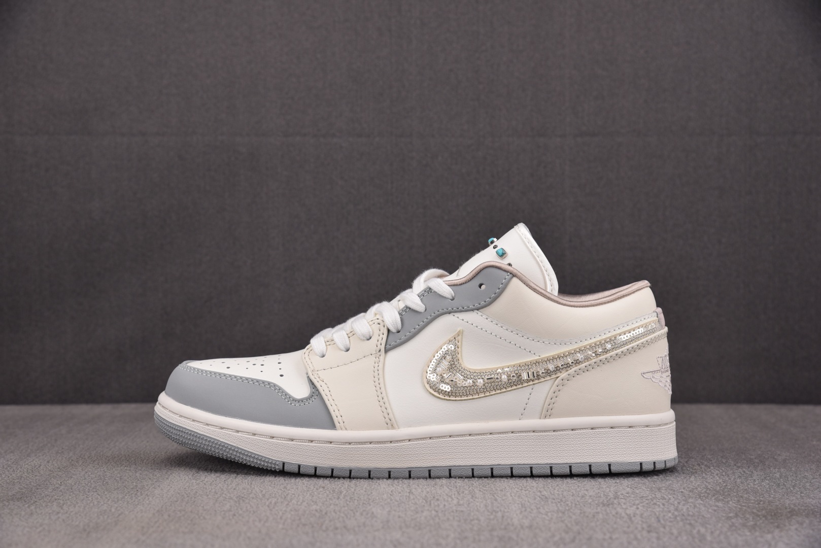 AJ1 low 尺码35.5-46

纯原版出品-WMNS Air Jordan 1 Low Sail 