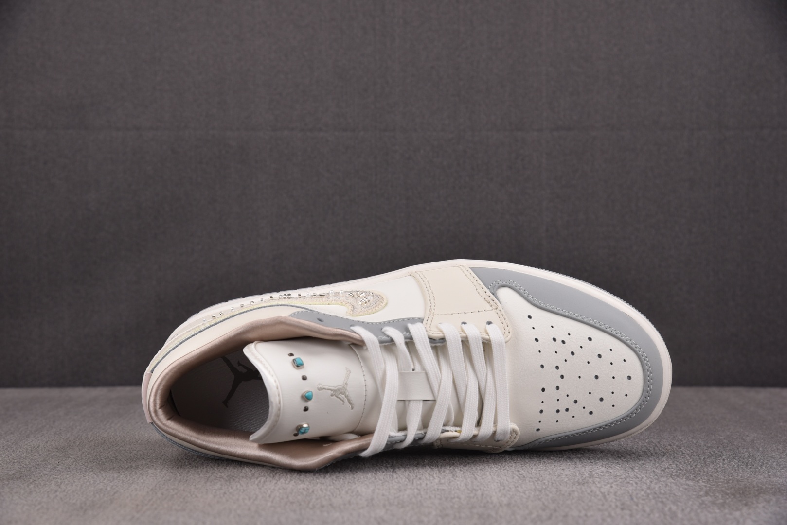 AJ1 low 尺码35.5-46

纯原版出品-WMNS Air Jordan 1 Low Sail 