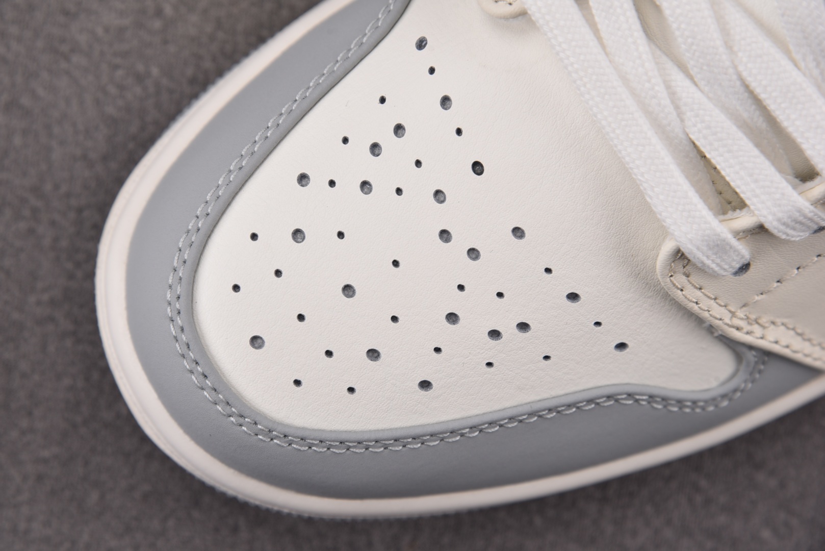 AJ1 low 尺码35.5-46

纯原版出品-WMNS Air Jordan 1 Low Sail 