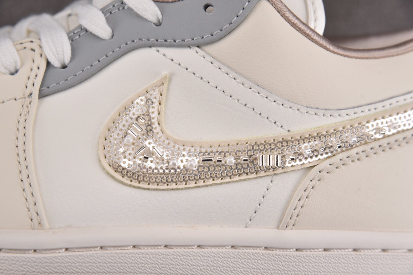 AJ1 low 尺码35.5-46

纯原版出品-WMNS Air Jordan 1 Low Sail 