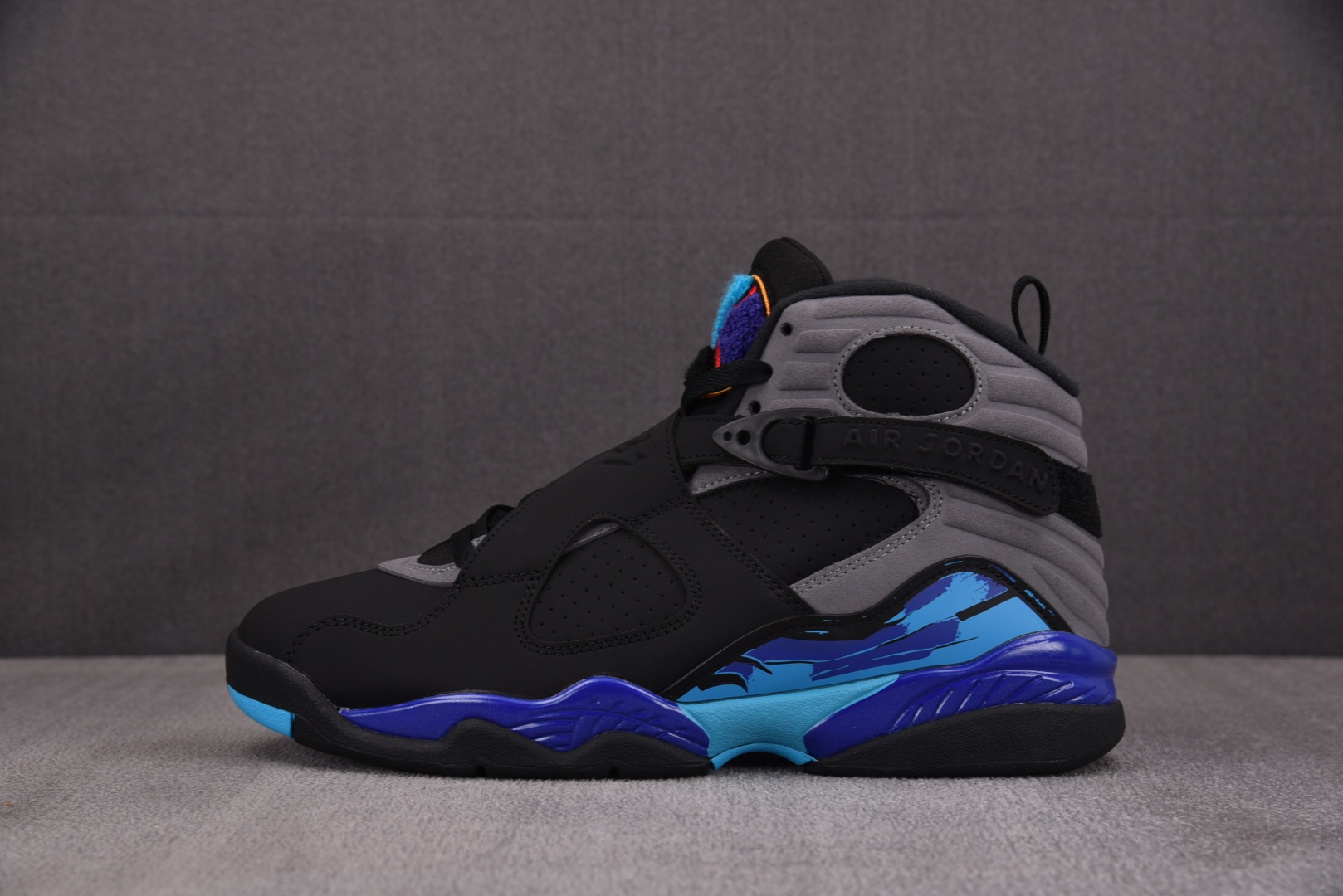 AJ8 尺码40.5-47.5

纯原版出品-Air Jordan 8 Retro Aqua (2025