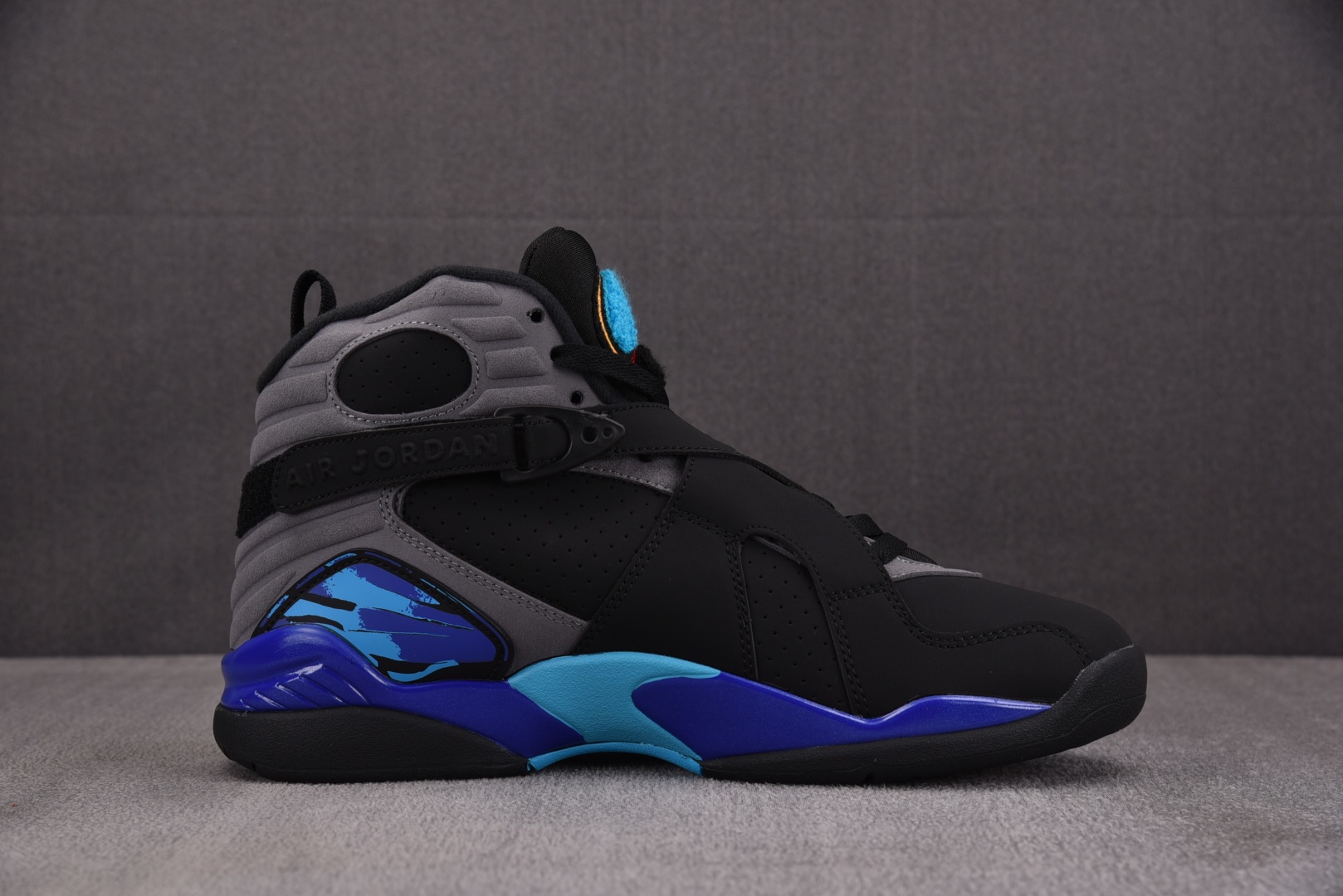 AJ8 尺码40.5-47.5

纯原版出品-Air Jordan 8 Retro Aqua (2025