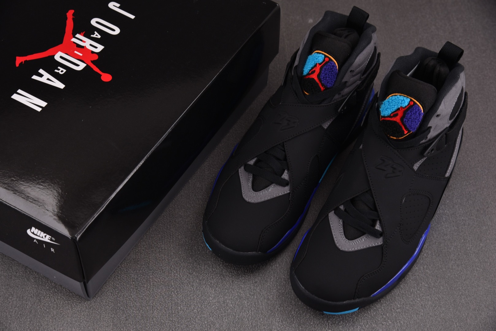 AJ8 尺码40.5-47.5

纯原版出品-Air Jordan 8 Retro Aqua (2025