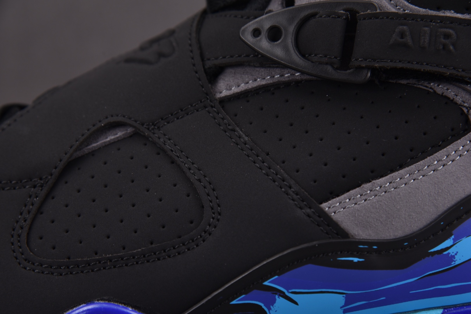 AJ8 尺码40.5-47.5

纯原版出品-Air Jordan 8 Retro Aqua (2025