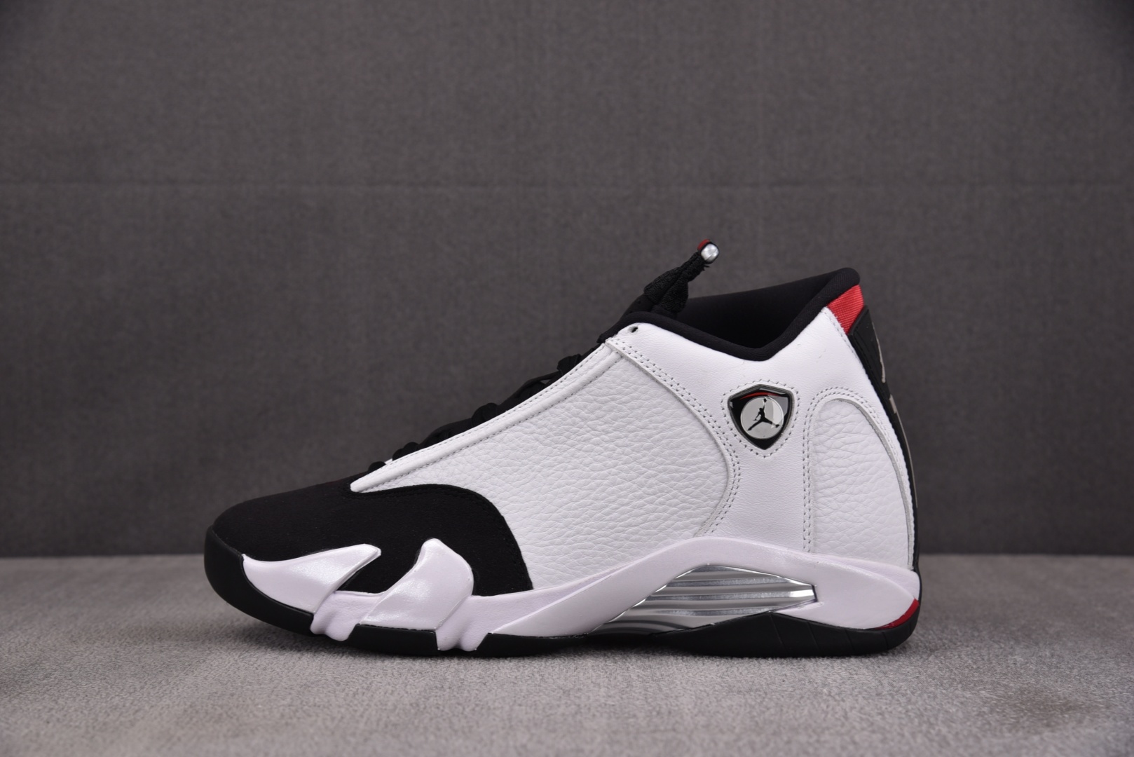 Aj14 尺码40-47.5

纯原版出品-Air Jordan 14 Retro Black Toe 