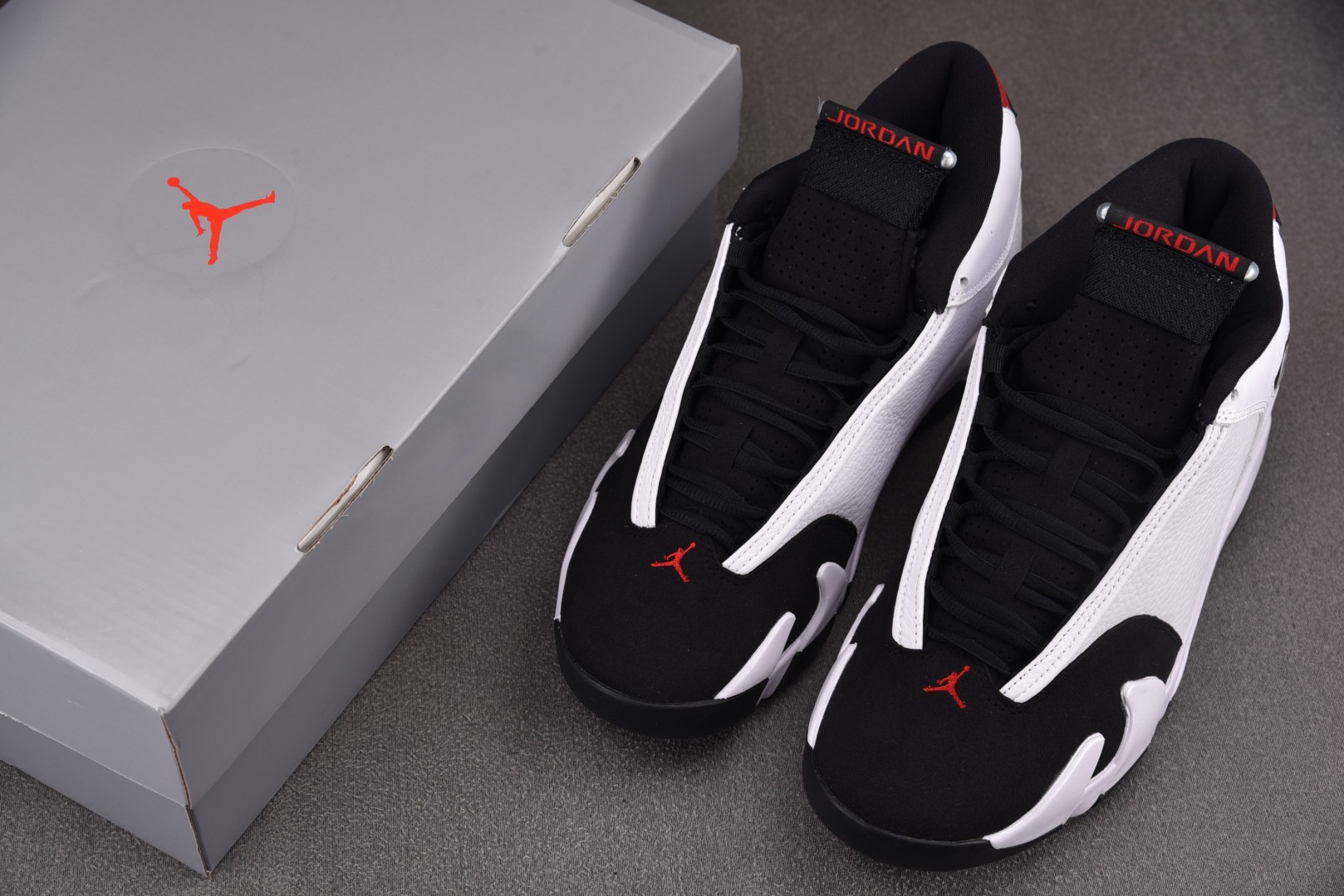 Aj14 尺码40-47.5

纯原版出品-Air Jordan 14 Retro Black Toe 