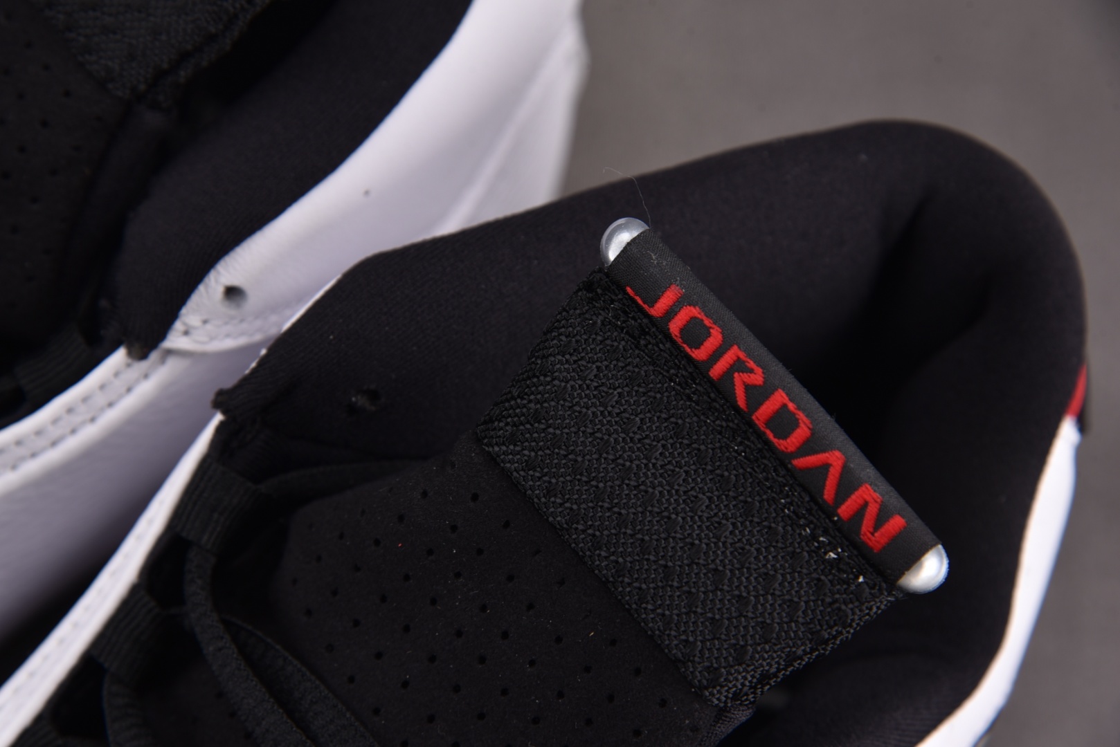 Aj14 尺码40-47.5

纯原版出品-Air Jordan 14 Retro Black Toe 