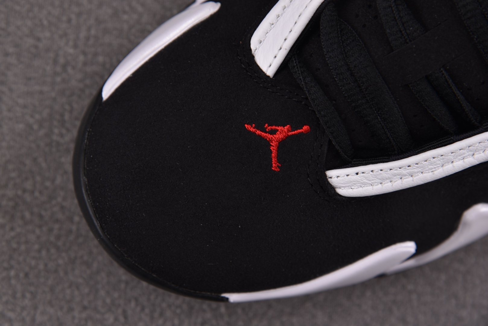 Aj14 尺码40-47.5

纯原版出品-Air Jordan 14 Retro Black Toe 