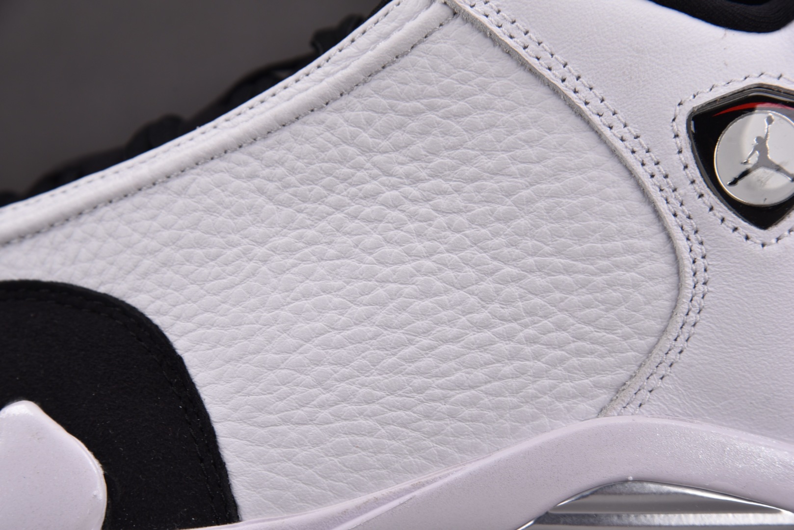 Aj14 尺码40-47.5

纯原版出品-Air Jordan 14 Retro Black Toe 