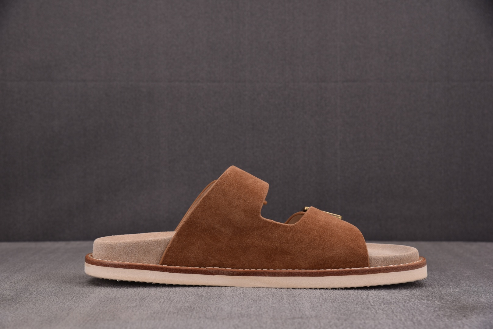 Brunello 尺码39-45

纯原版出品- 顶奢老钱品牌 Brunello Cucinelli 布