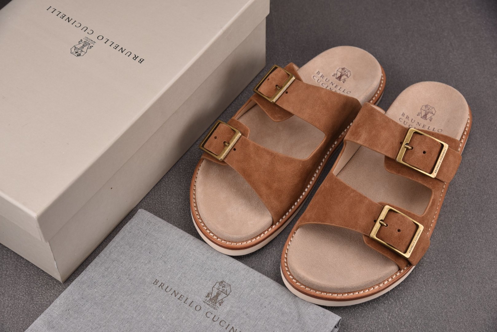 Brunello 尺码39-45

纯原版出品- 顶奢老钱品牌 Brunello Cucinelli 布