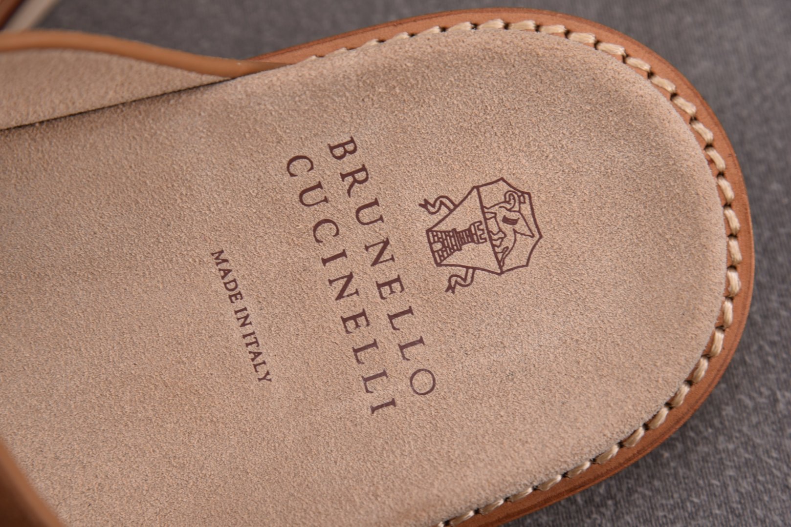 Brunello 尺码39-45

纯原版出品- 顶奢老钱品牌 Brunello Cucinelli 布