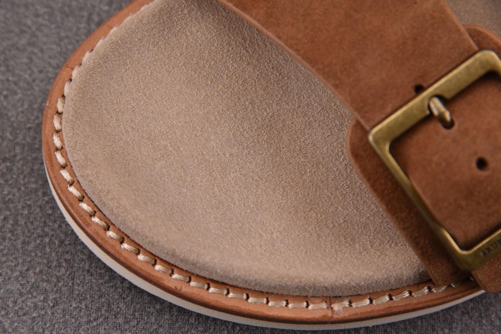 Brunello 尺码39-45

纯原版出品- 顶奢老钱品牌 Brunello Cucinelli 布