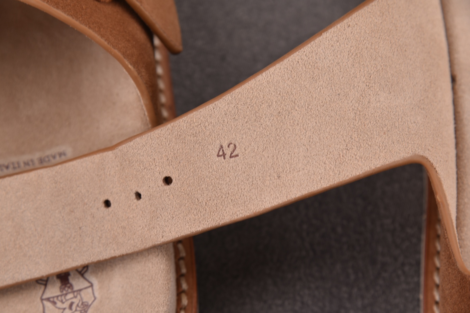 Brunello 尺码39-45

纯原版出品- 顶奢老钱品牌 Brunello Cucinelli 布