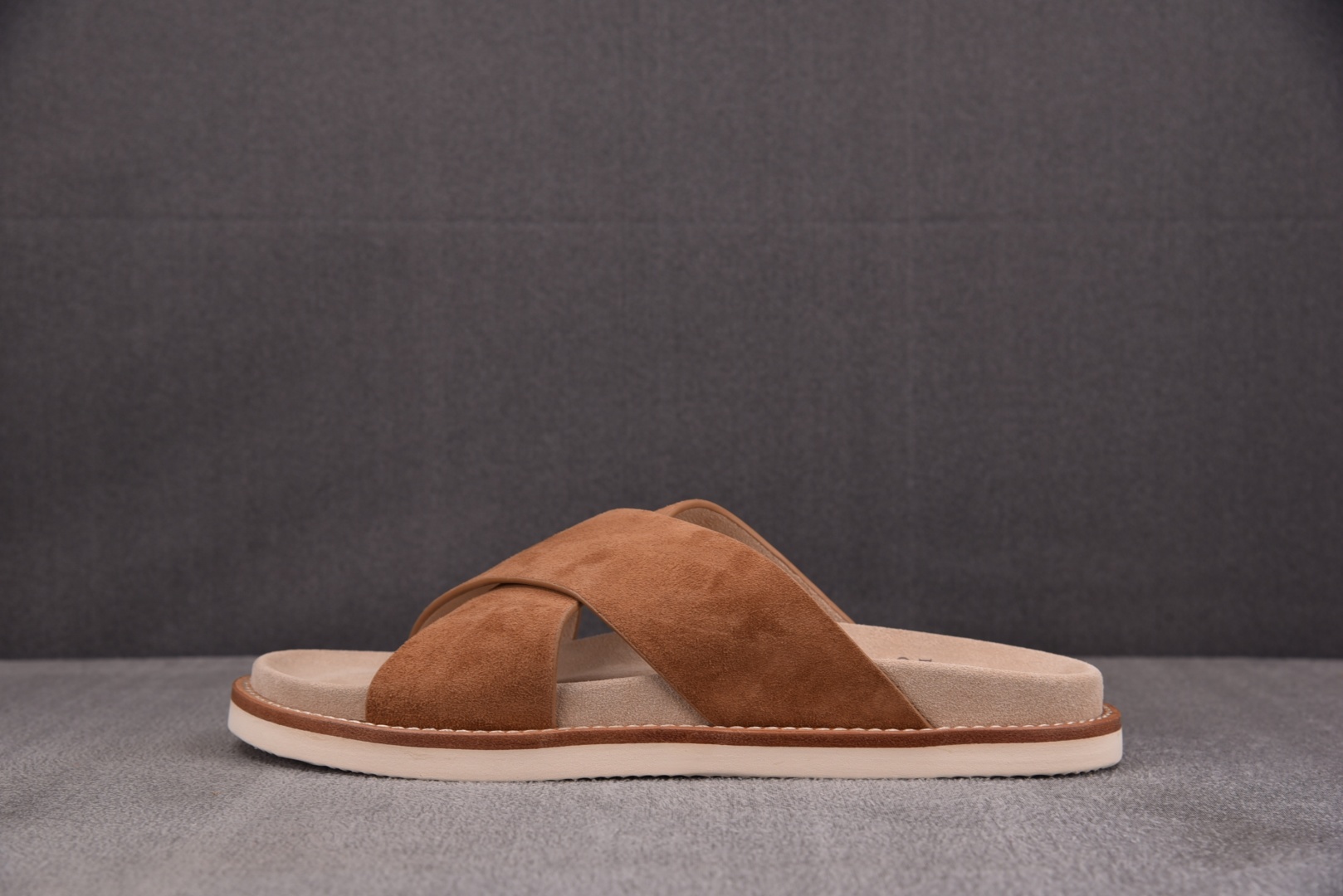 Brunello 尺码39-45

纯原版出品- 顶奢老钱品牌 Brunello Cucinelli 布