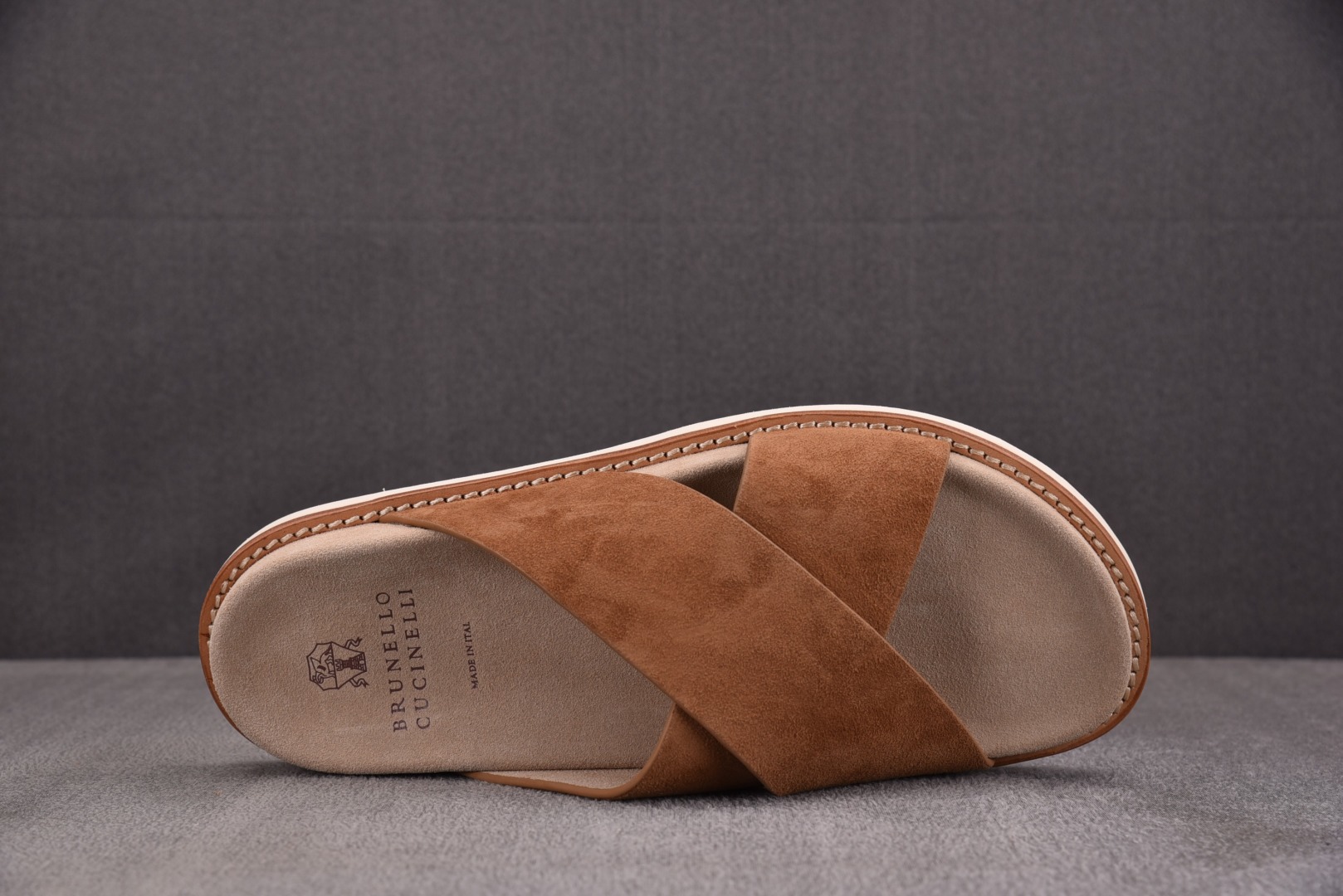 Brunello 尺码39-45

纯原版出品- 顶奢老钱品牌 Brunello Cucinelli 布