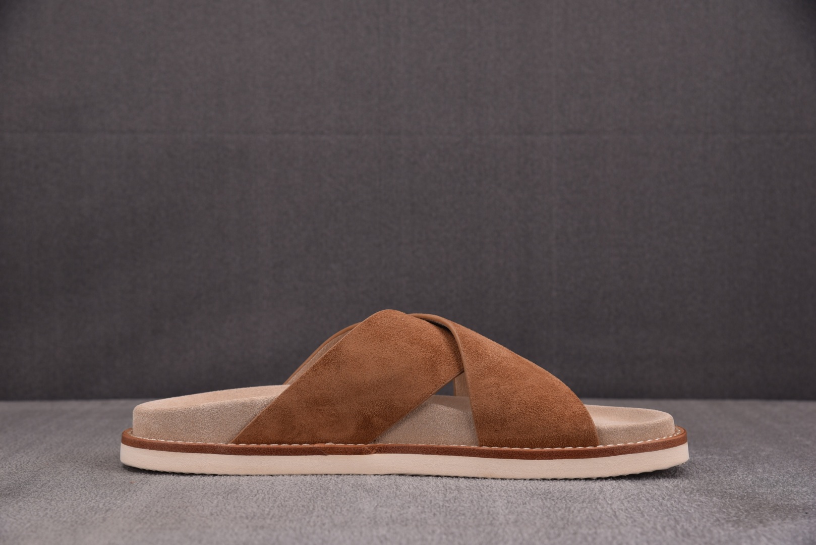 Brunello 尺码39-45

纯原版出品- 顶奢老钱品牌 Brunello Cucinelli 布