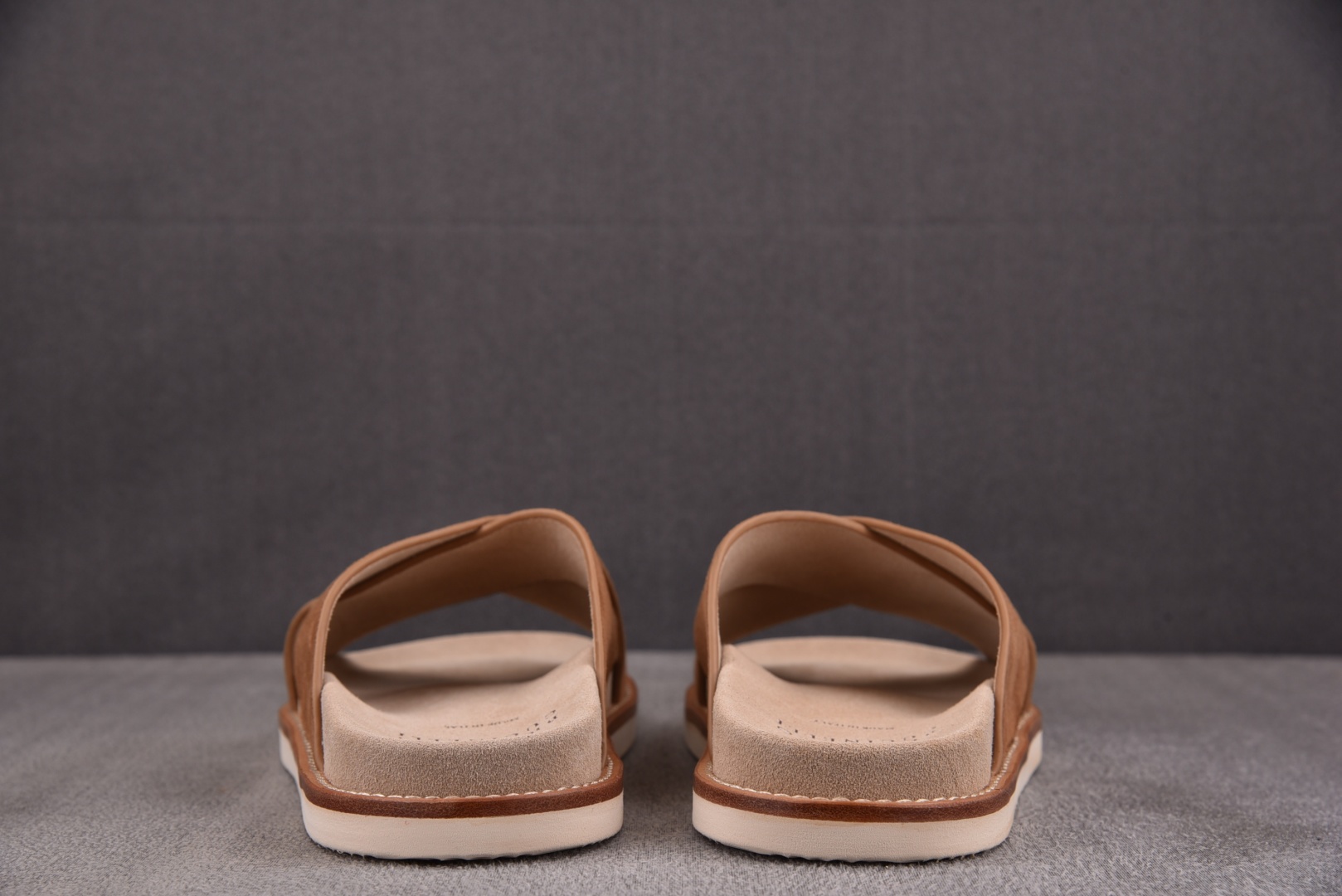 Brunello 尺码39-45

纯原版出品- 顶奢老钱品牌 Brunello Cucinelli 布