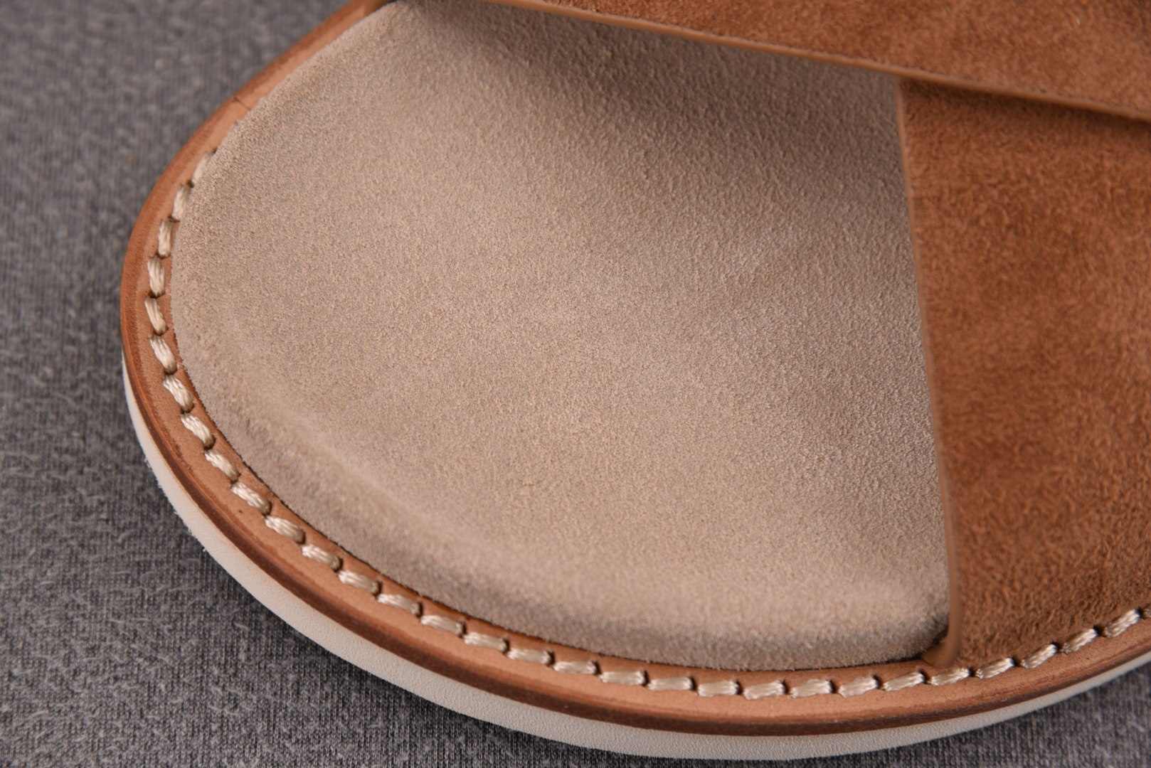 Brunello 尺码39-45

纯原版出品- 顶奢老钱品牌 Brunello Cucinelli 布