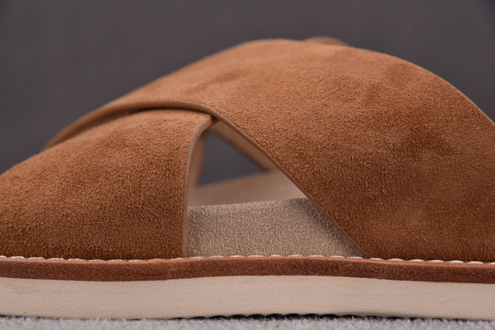 Brunello 尺码39-45

纯原版出品- 顶奢老钱品牌 Brunello Cucinelli 布