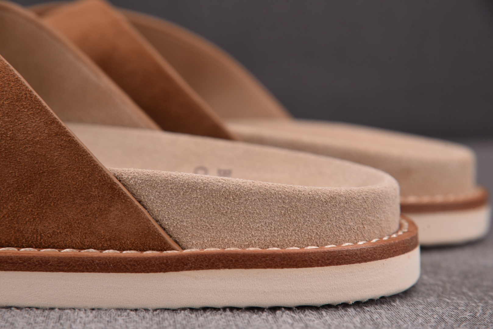 Brunello 尺码39-45

纯原版出品- 顶奢老钱品牌 Brunello Cucinelli 布