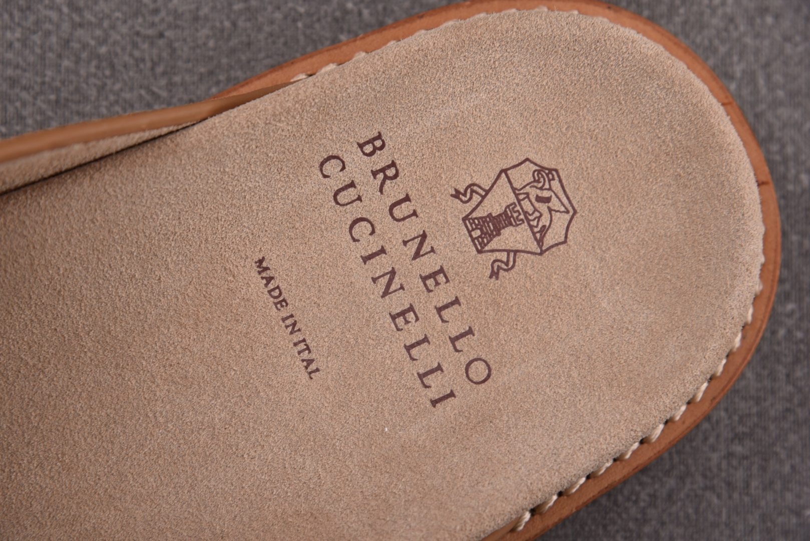 Brunello 尺码39-45

纯原版出品- 顶奢老钱品牌 Brunello Cucinelli 布