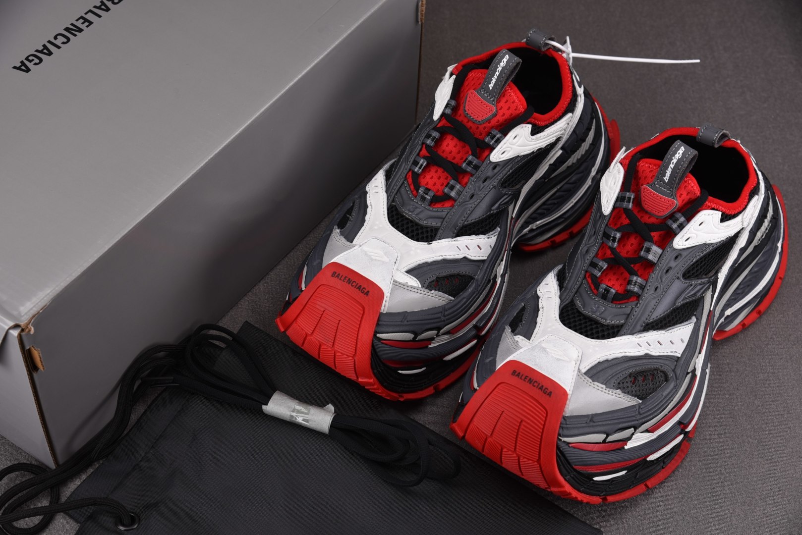 巴黎 尺码35-46

纯原版出品Balenciaga Platform Gray Red 灰红 YZ0