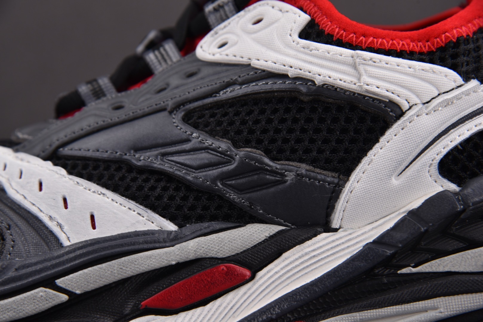 巴黎 尺码35-46

纯原版出品Balenciaga Platform Gray Red 灰红 YZ0