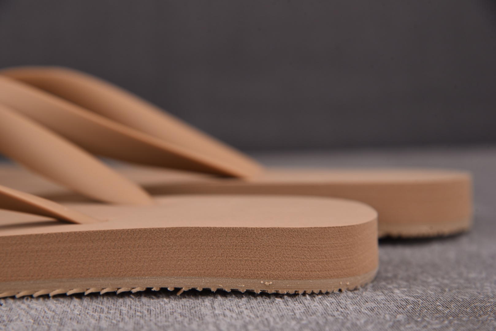 巴黎 尺码40-45

纯原版出品-Balenciaga Thong Sandal Beige 米色 Y
