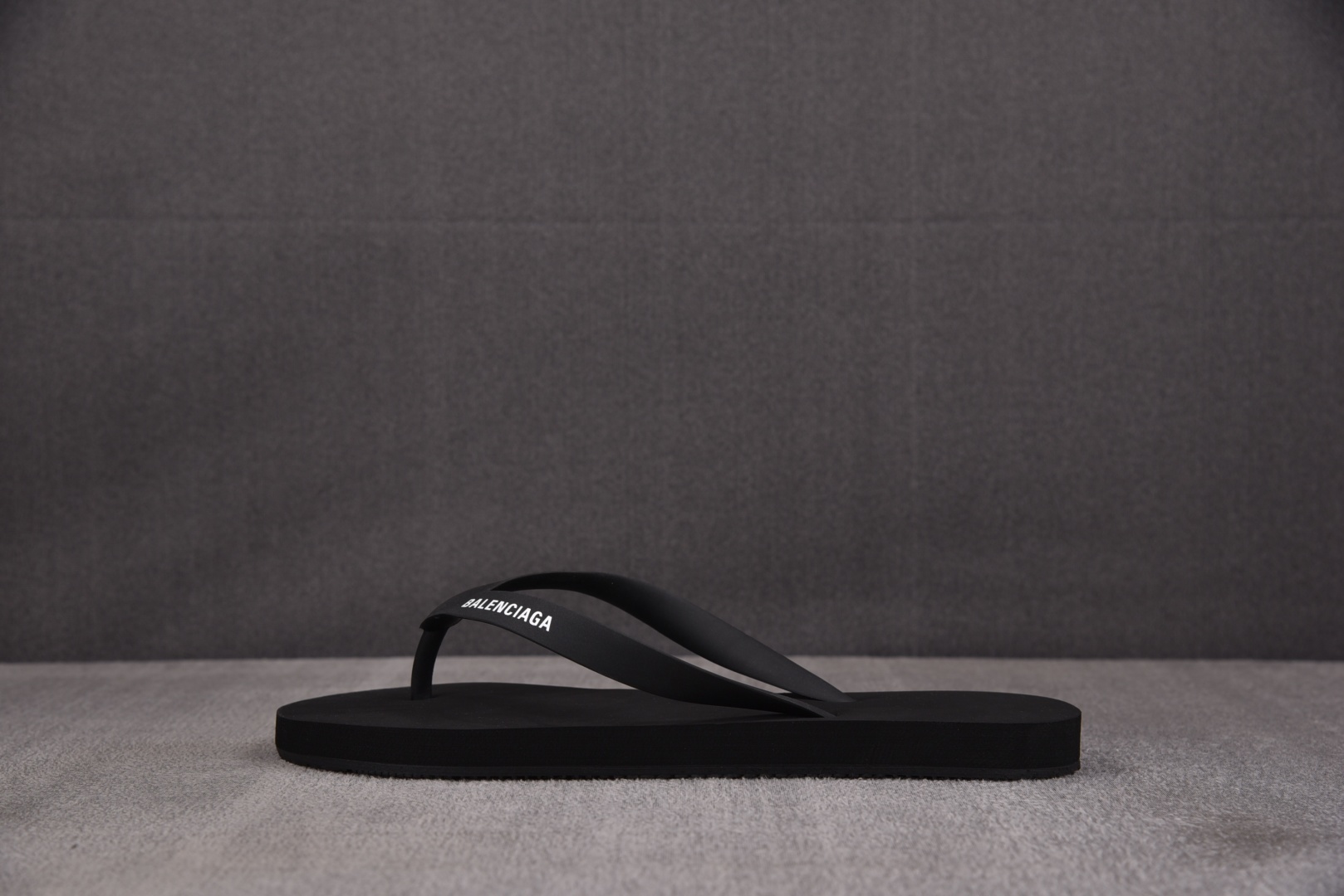 巴黎 尺码40-45

纯原版出品-Balenciaga Thong Sandal Black 黑色 Y