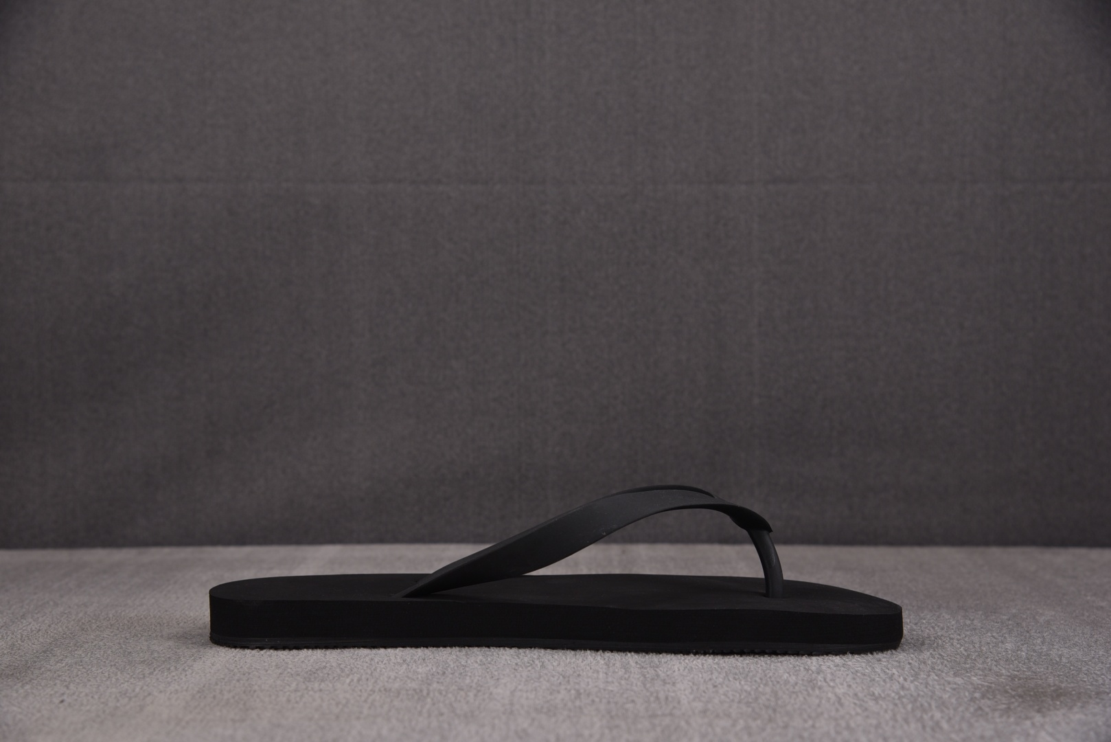巴黎 尺码40-45

纯原版出品-Balenciaga Thong Sandal Black 黑色 Y