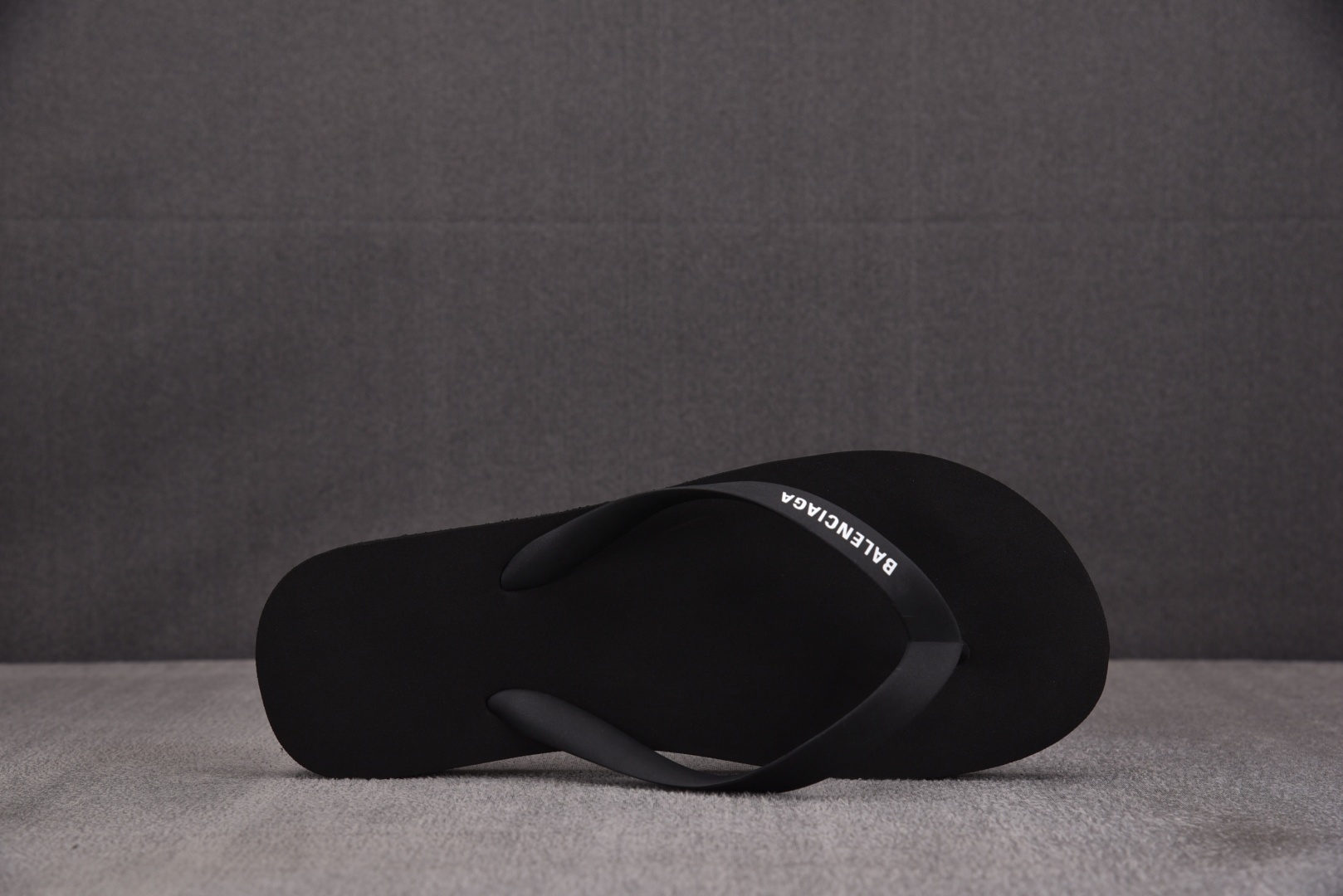 巴黎 尺码40-45

纯原版出品-Balenciaga Thong Sandal Black 黑色 Y