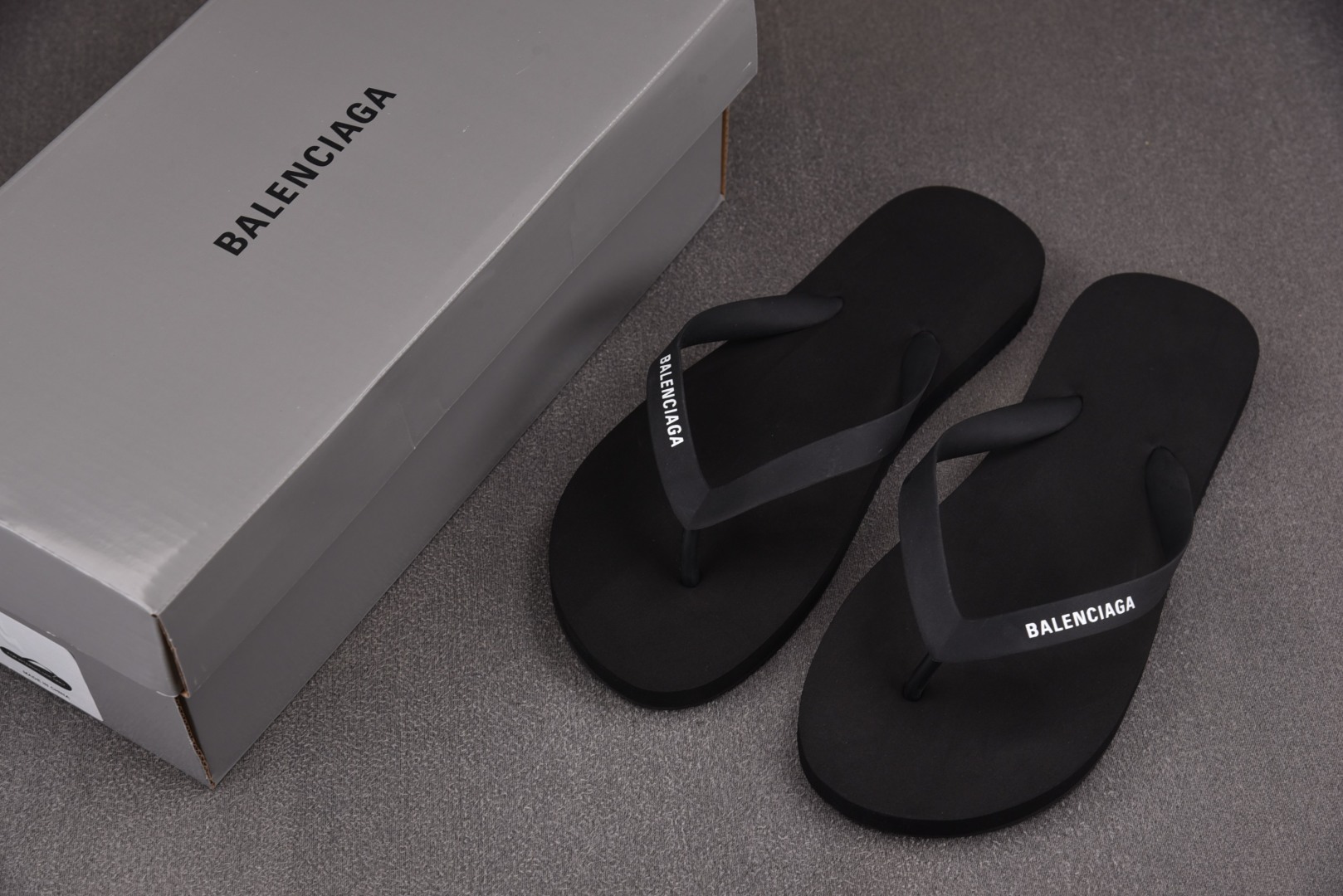 巴黎 尺码40-45

纯原版出品-Balenciaga Thong Sandal Black 黑色 Y