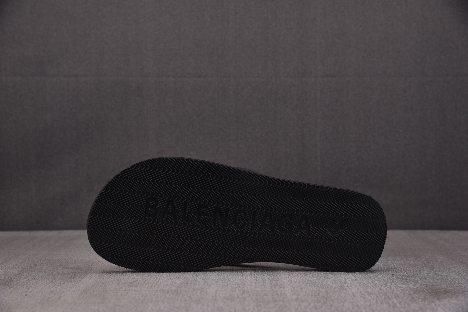 巴黎 尺码40-45

纯原版出品-Balenciaga Thong Sandal Black 黑色 Y