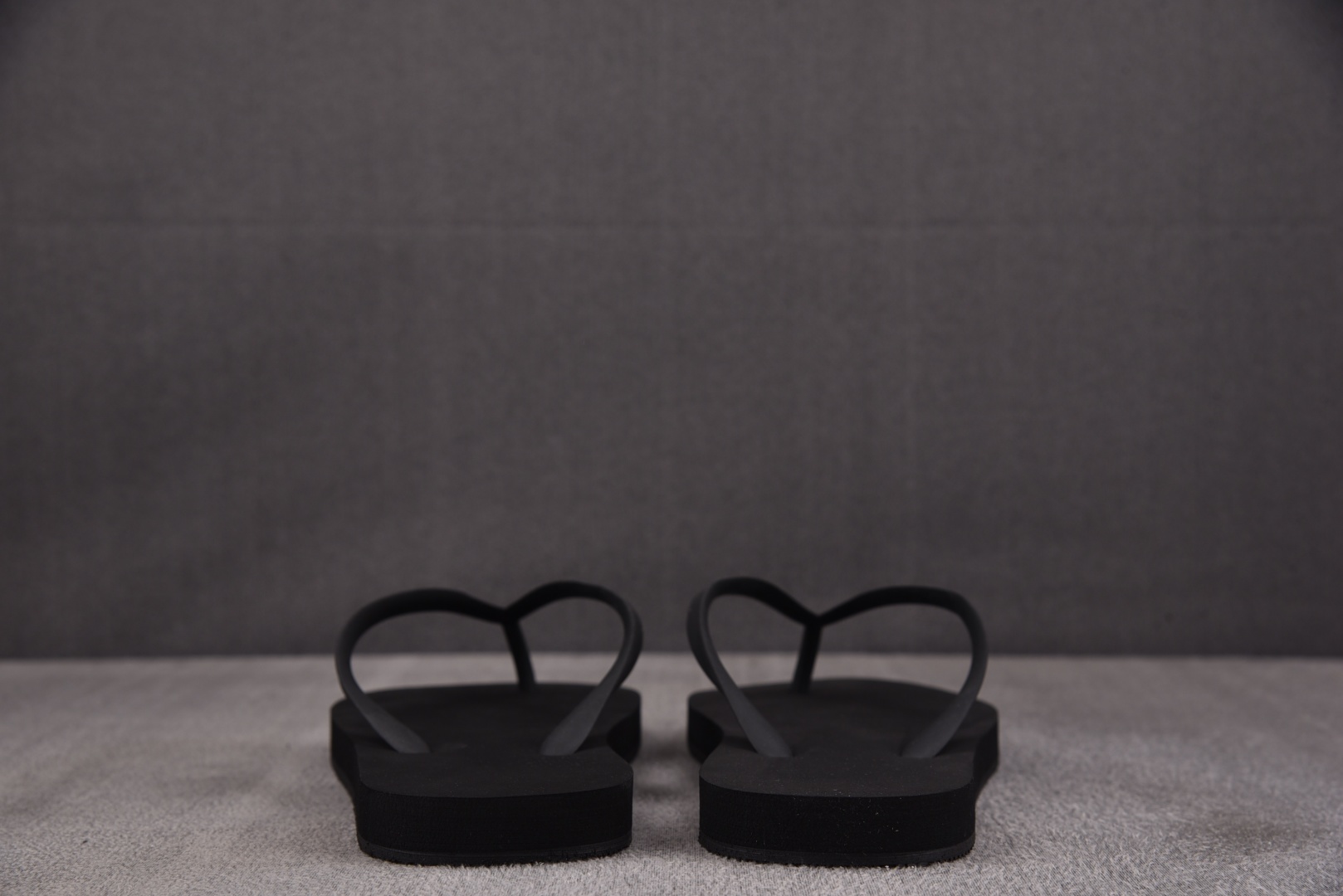 巴黎 尺码40-45

纯原版出品-Balenciaga Thong Sandal Black 黑色 Y