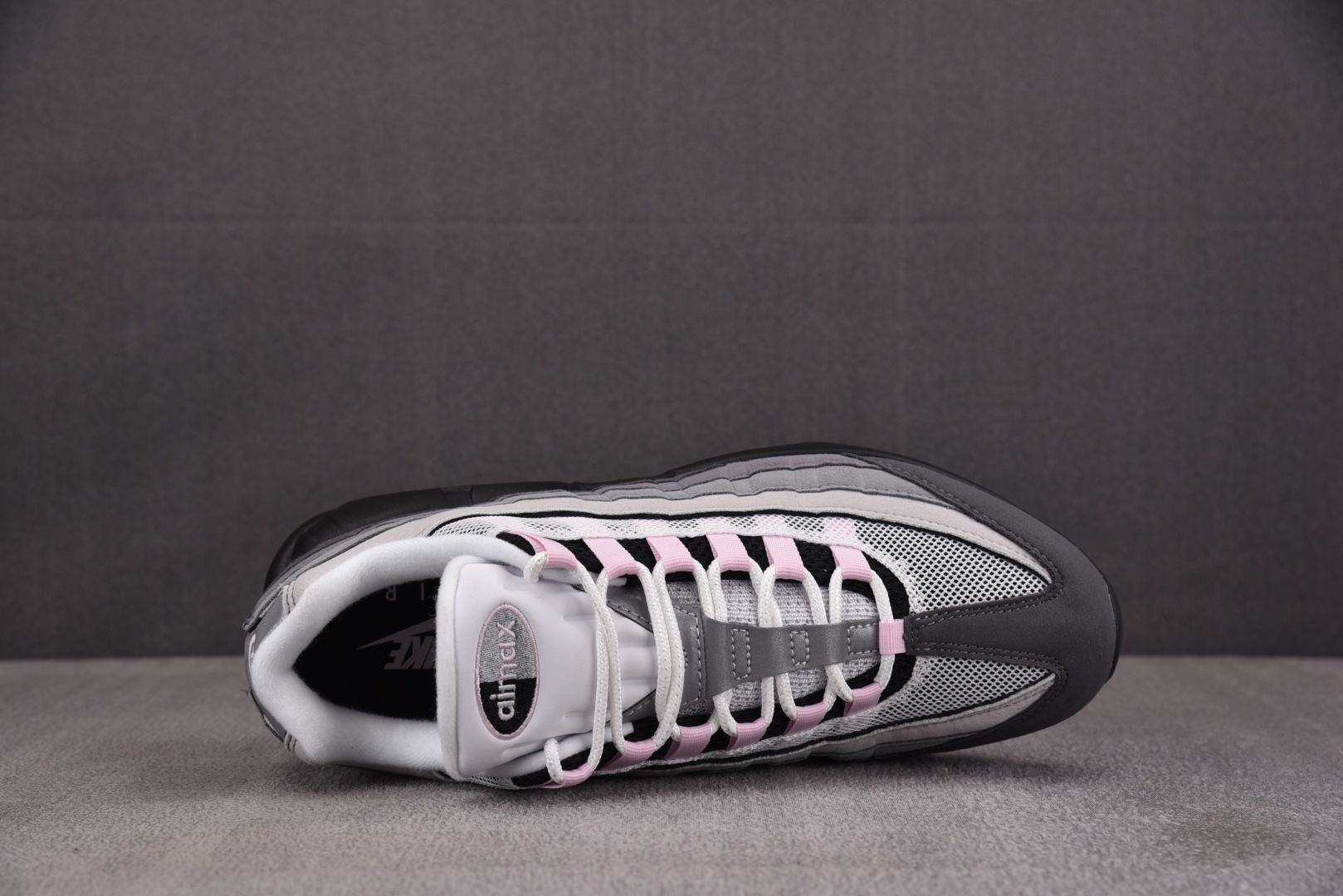 MAX 95尺码40-48.5

纯原版出品-Air Max 95 Gunsmoke Pink Foam