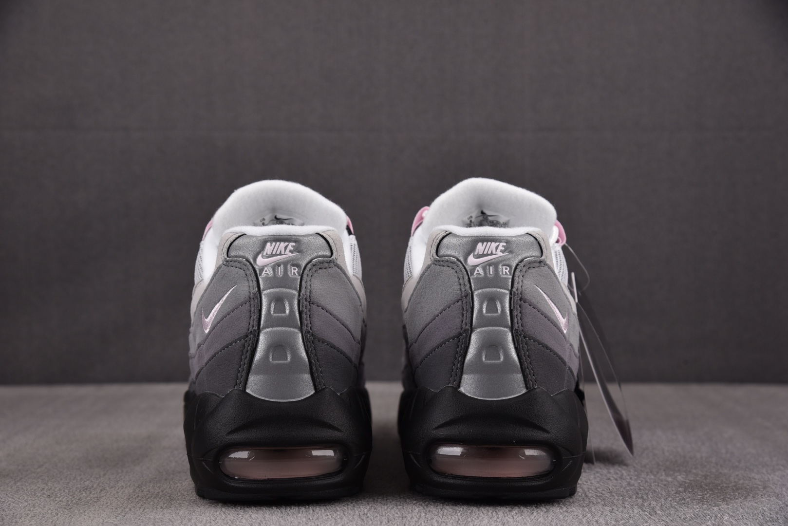 MAX 95尺码40-48.5

纯原版出品-Air Max 95 Gunsmoke Pink Foam