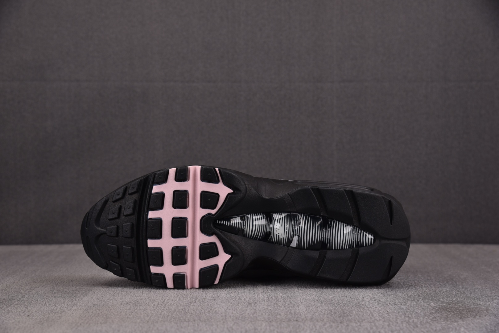 MAX 95尺码40-48.5

纯原版出品-Air Max 95 Gunsmoke Pink Foam
