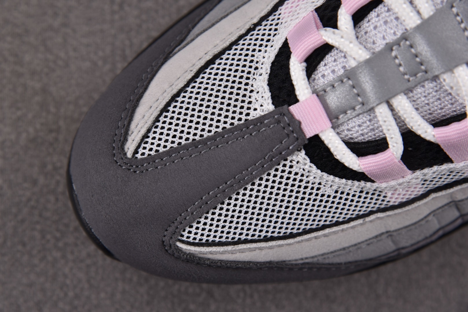 MAX 95尺码40-48.5

纯原版出品-Air Max 95 Gunsmoke Pink Foam