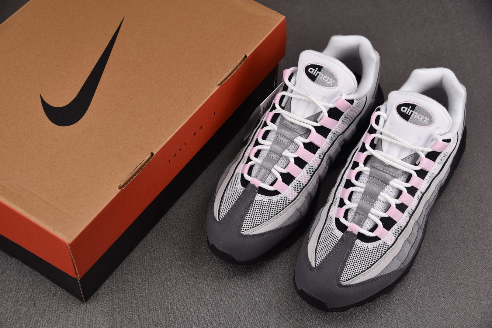 MAX 95尺码40-48.5

纯原版出品-Air Max 95 Gunsmoke Pink Foam