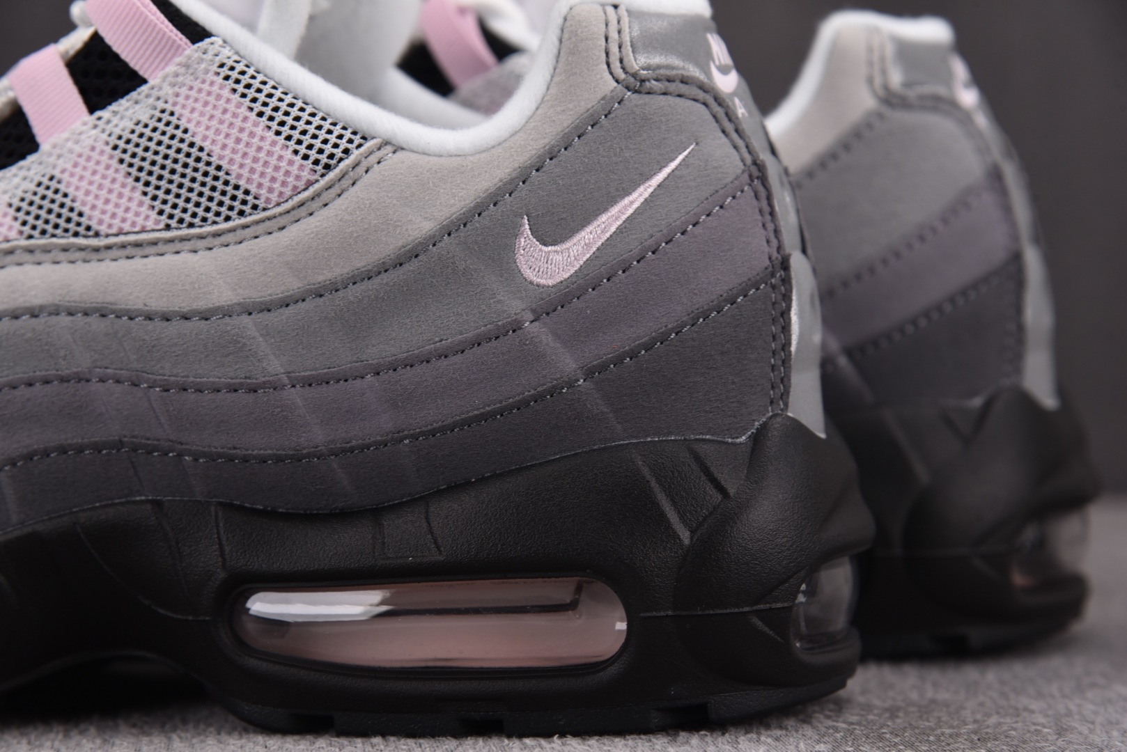 MAX 95尺码40-48.5

纯原版出品-Air Max 95 Gunsmoke Pink Foam