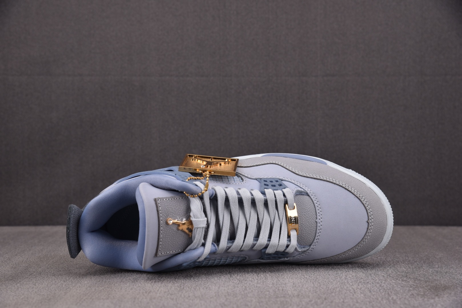 AJ4 尺码40-48.5

纯原版出品-Air Jordan 4 Retro NCAA UCLA 浅蓝