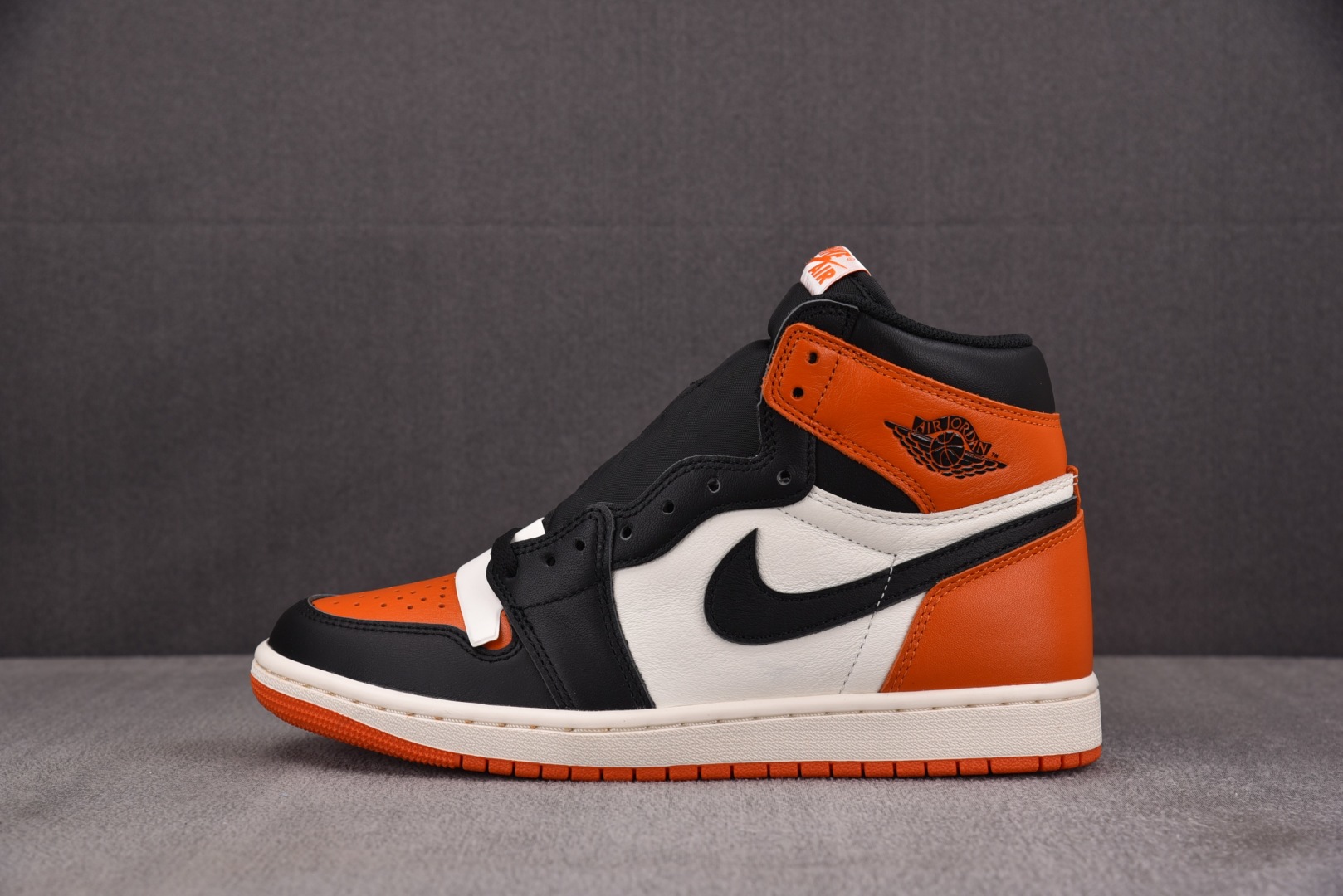 AJ1高帮 尺码40.5-48.5

纯原版出品-Air Jordan 1 Retro High OG 